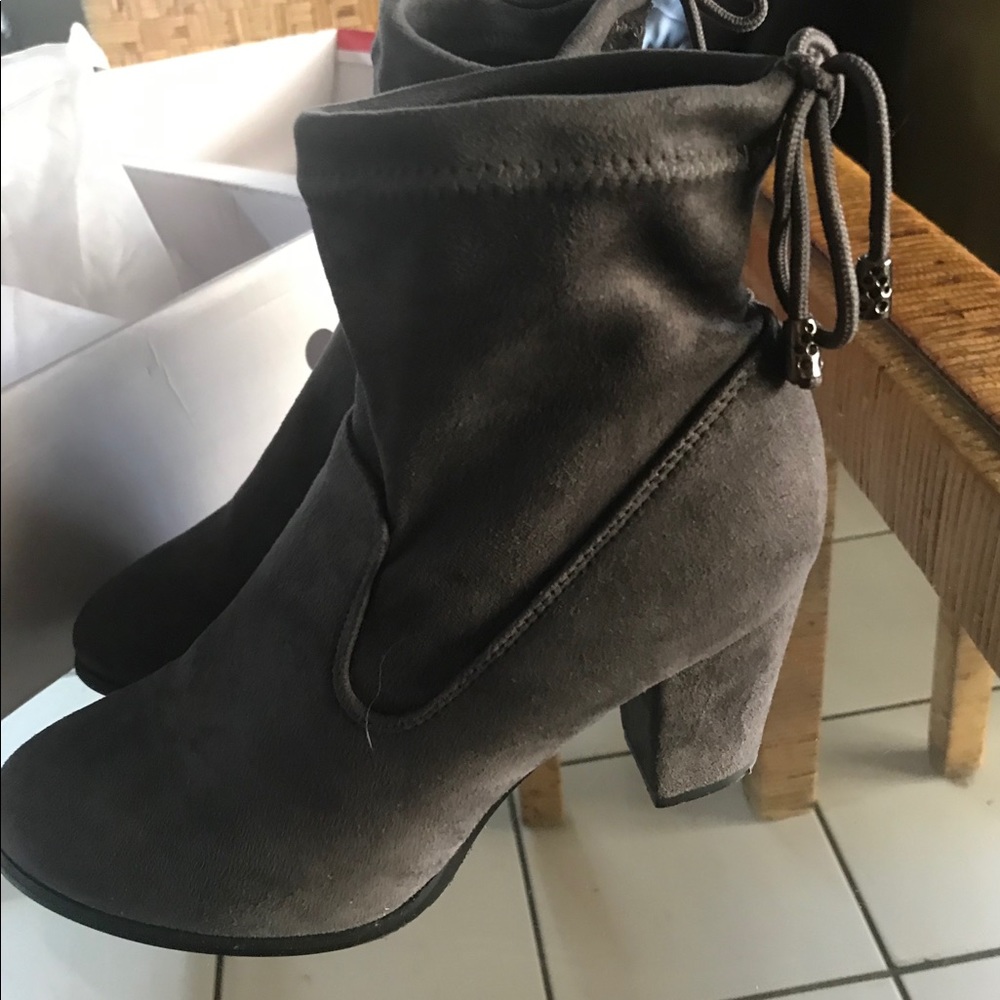 Dream Pairs Women's Grey Chunky Heel Ankle Booties